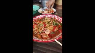 ส้มตำถาดนัวนัวๆ น้ำลายไหลแน่นอน  อาหารอีสานแซบนัว