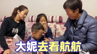 大妮县城给聪聪买手机，回家买点水果看西西，不忘给婆婆带一份【農村傻大妮兒】