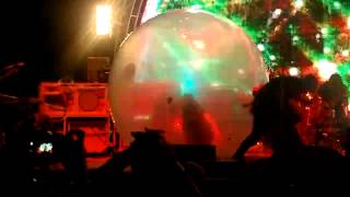 Wayne Coyne becomes the Bubbleman