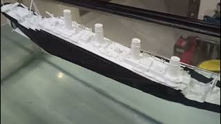 unpainted titanic model sinking 1/550