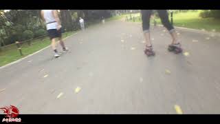 双排轮滑速降 Quad roller skates，downhill.