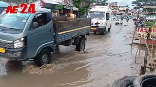 রাস্তার উপর জল সঙ্গে ভাঙ্গা রাস্তা || রাজা কংস বনিক এর রিপোর্ট