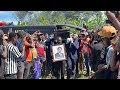 Omulambo gwa Master Parrot gutusiddwa mukylalo gyagenda okuzikibwa, abayimbi bagwaniliza mumiranga 