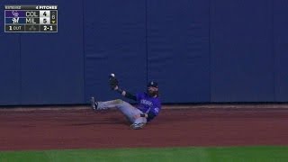 COL@MIL: Blackmon makes leaping catch at the wall