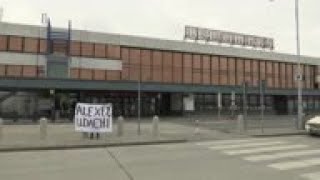 Scenes from Berlin airport as Navalny leaves