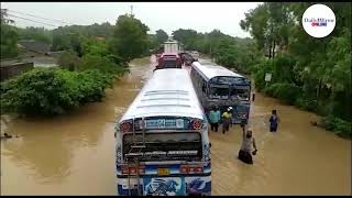 1000 vehicles stranded for 12 hours due to floods in Puttalam, Palaviya and Nagawalluwa.