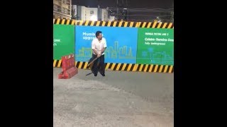 Sachin Tendulkar plays gully cricket