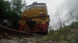 ดูรถสินค้า 726 เข้าโค้งกันแบบชัดๆ frieght train 726 under view