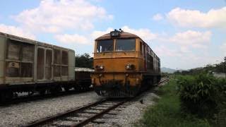 THAI SRT DIESEL LOCOMOTIVE SHUNTING AT STATION