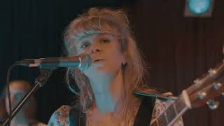 Leah Senior – 'Pony' (Live at Triple R)