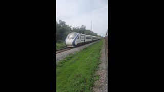 20646 Mangaluru Central - Madgaon Vande Bharat Express | Crossing 10107 Mangaluru Central MEMU Exp