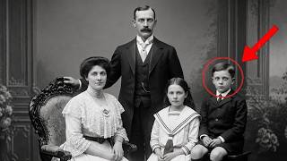 This 1904 Family Portrait Looks Normal — Until You Notice the Child’s Face