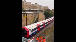 NEW PICCADILLY LINE TRAIN | Transport for London Class 66 hauling the new Siemens Underground Train