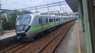 4154次北湖發車經由宜蘭線開往瑞芳的銀綠色微笑號EMU900型十輛一編組EMU951區間車