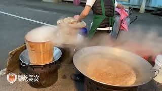 台湾桃园蔡妈妈麻油鸡饭，排队两小时也要吃，每锅用掉两瓶米酒