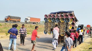 আজ এখন আবুইজাটি মোজাম সাউন্ড ঠাকুর নিয়ে রোড শো করছে দেখো।