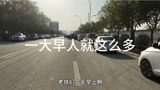 溜达鹿茸大市场，人头攒动你争我讲好不热闹！