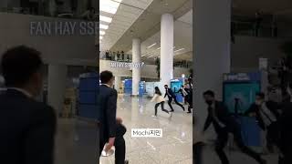 The crazy fan chasing BTS at the airport 🤬