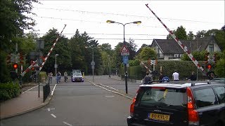 Spoorwegovergang Naarden-Bussum // Dutch railroad crossing