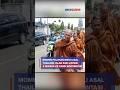 Momen Puluhan Biksu Asal Thailand Jalan Kaki Lintasi 4 Negara ke Candi Borobudur #shorts #viral