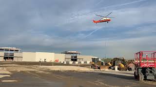 Helicopter moves air conditioning units in Medina Meijer construction project