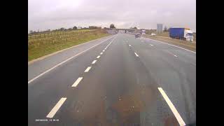 car cuts across 3 lanes to make a exit on the A1