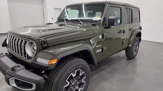 2024 JEEP WRANGLER 4 DOOR SAHARA SARGE GREEN V6 SKY ONE TOUCH TOP 4K WALKAROUND 24J188