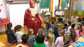 Nikolaus besucht Franz-von-Assisi-Schule