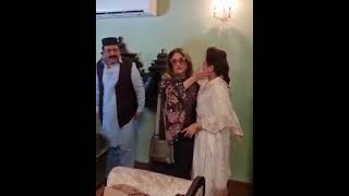 Bushra Ansari on the set of chaudhry & sons to met her sister | Chaudhry and Sons latest news