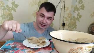 МУКБАНГ 🍽️ MUKBANG ДОМАШНИЕ ВАРЕНИКИ 🥟 З КАРТОШКОЙ И ШКВАРКАМИ | ASMR |EATING| UKRAINE