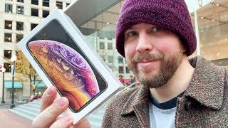 I Giveaway iPhone XS Dressed as Homeless Man To Generous People