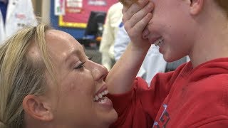 Army mom surprises her son at school as the mascot