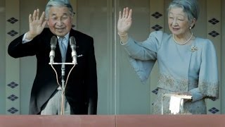 Japanese Emperor Akihito greets well-wishers from balcony