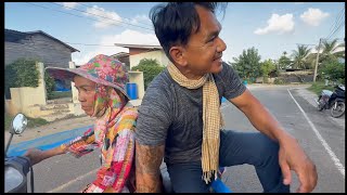 Riding Motorcycles Basket in srok Buri  Ram   បង ​General ជិះម៉ូតូកន្ត្រកដើរលេងក្នុងភូមិបូរីរ៉ាំ