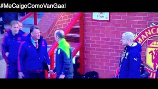 Louis Van Gaal se cae en partido Manchester United vs Arsenal