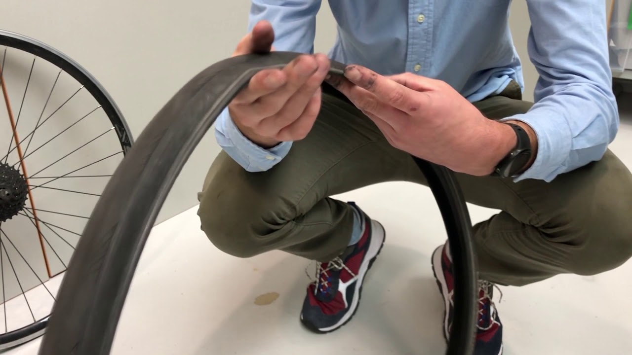 How To Fix A Road Bike Rear Wheel Puncture English Youtube