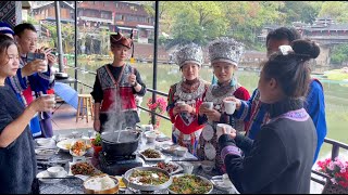 生活要有仪式感！石三妹在家乡景区请大家吃饭，还有祝酒歌，不一样的美食！【东子Singer】