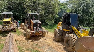 2 PATROL e uma PÁ Carregadeira puxando tora/motor grader/