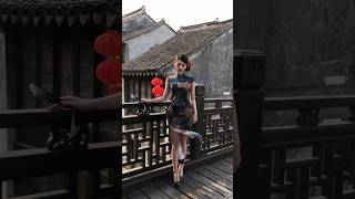 旗袍美女，江南水乡 #china #街拍 #beautiful #fashion #girl