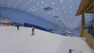 廣州融創冰雪天地室內滑雪場。Guangzhou Sunac Snow world indoor ski intermediate slide.