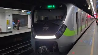 1217次基隆發車經由山線開往苗栗的銀綠色微笑號EMU900型十輛一編組EMU942區間車