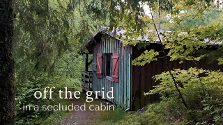 backpacking: a slow weekend in a secluded cabin in the woods | silent hiking