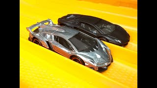 RACE: Lamborghini Veneno vs Aventador - Hot Wheels