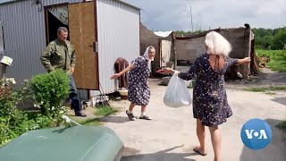 In Ukraine’s Hard-Hit Chernihiv, Volunteers Help Older People Survive