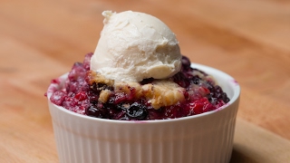 Slow Cooker Berry Cobbler