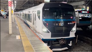 E257系2000番台ｵｵNA-05編成が回送電車として無表示で警笛も鳴らさずに大宮駅3番線を発車するシーン（2023.3.28.20:09）