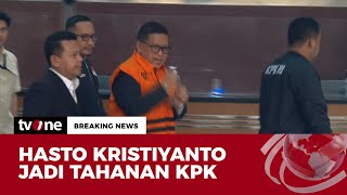 [BREAKING NEWS] Sekjen PDIP Hasto Kristiyanto Resmi Kenakan Rompi Orange Tahanan KPK | tvOne