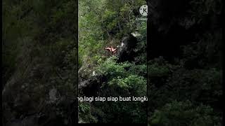 💥 WOW lompatan dan saltonya sempurna #airterjun  #airterjunterindah #lompatanindah #salto