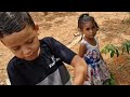 vanio da feira das galinhas registrando as novidades em seu griatoro e do irmÃo biu nordeste