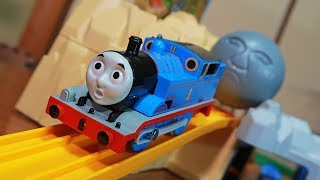 プラレール　きかんしゃトーマス　にげろ！トーマス！ボルダーのゴロゴロ山セット　THOMAS\u0026FRIENDS